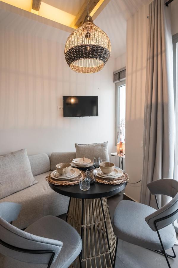 Vivere Luxury Suites Pera Gyalos エクステリア 写真