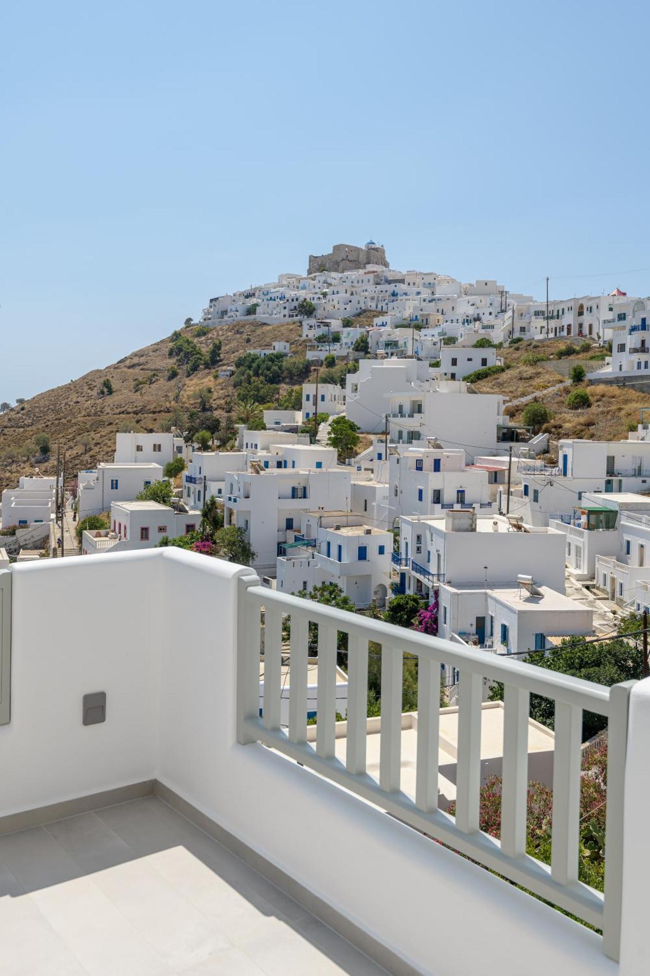 Vivere Luxury Suites Pera Gyalos エクステリア 写真