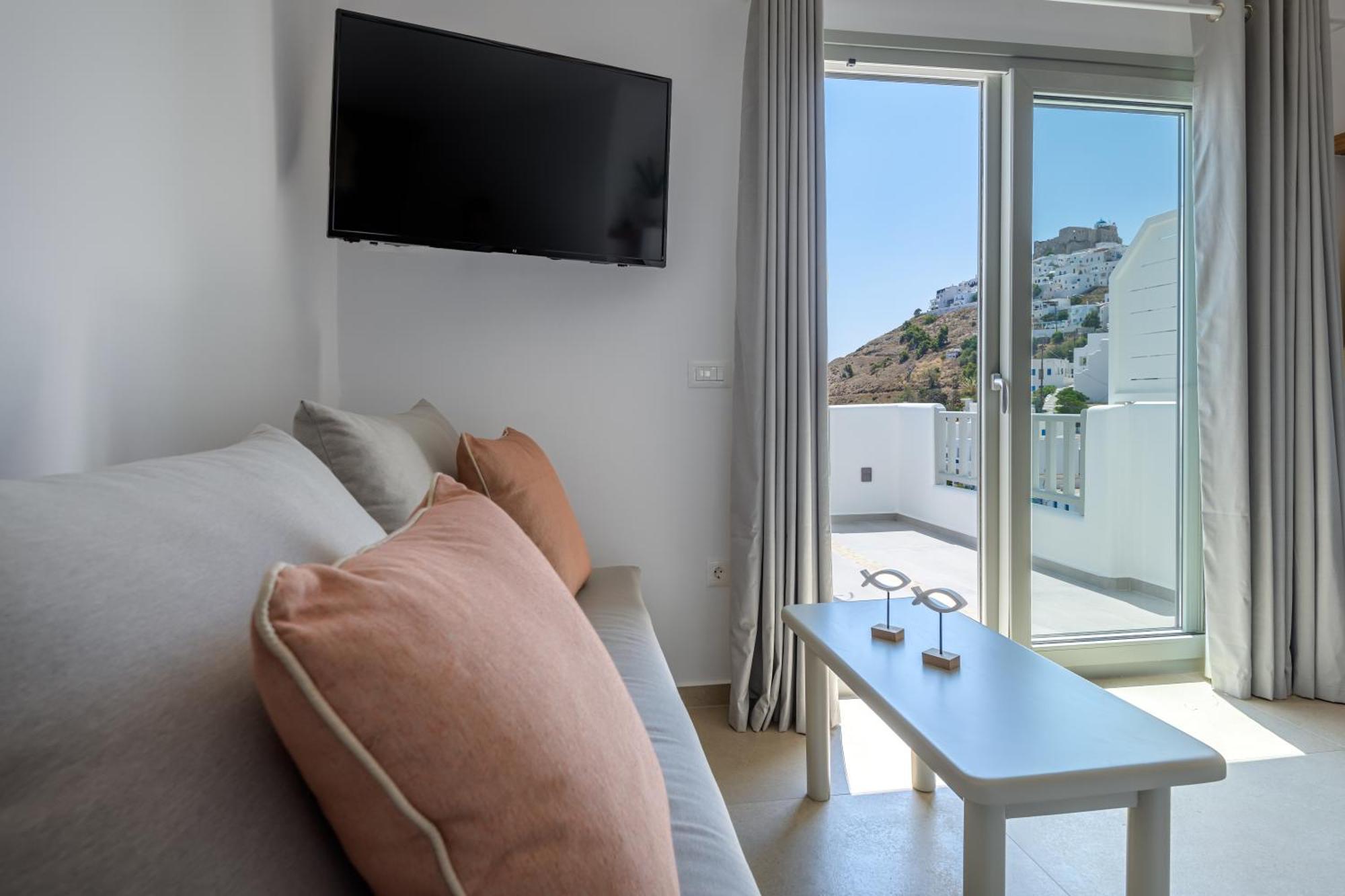 Vivere Luxury Suites Pera Gyalos エクステリア 写真