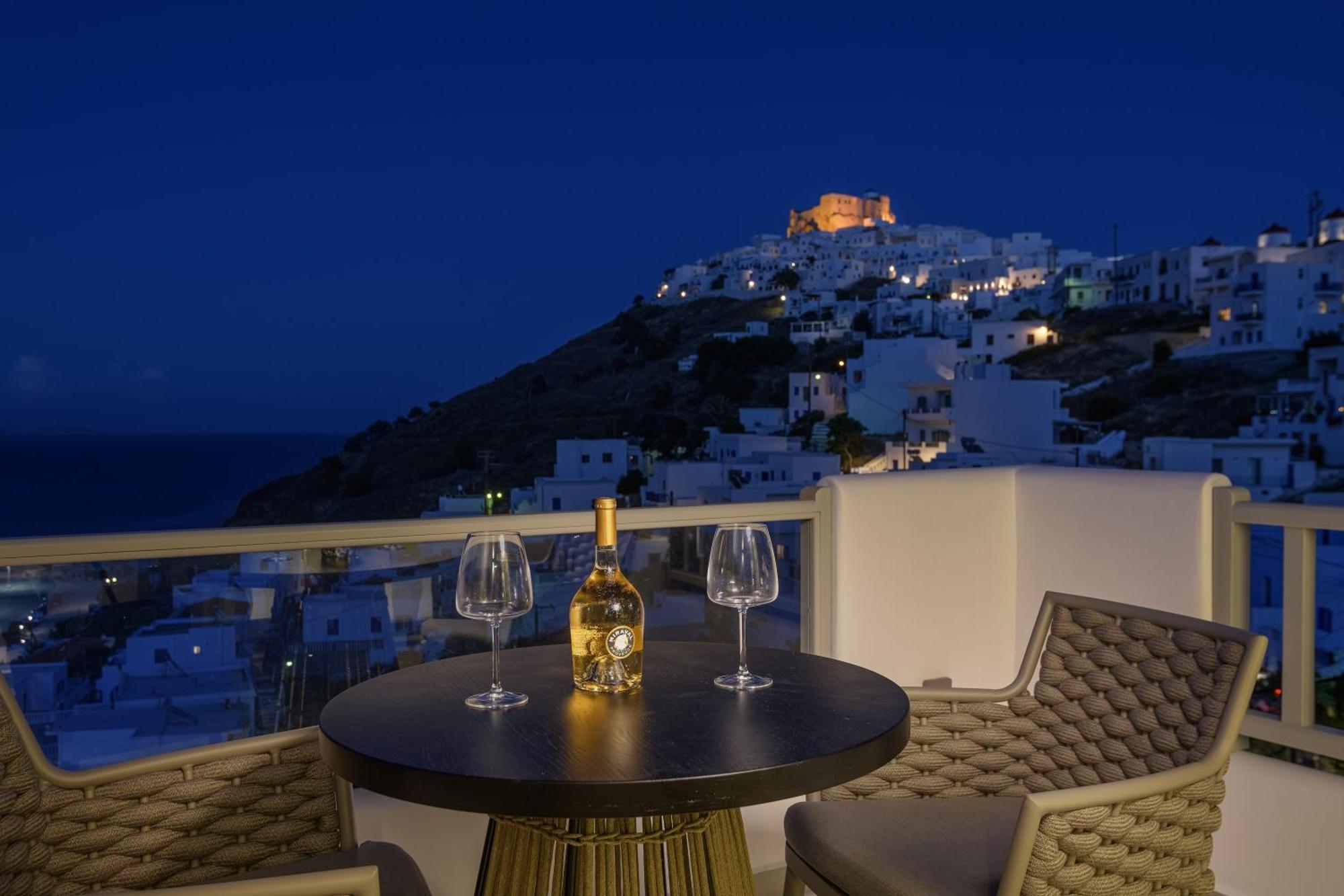 Vivere Luxury Suites Pera Gyalos エクステリア 写真
