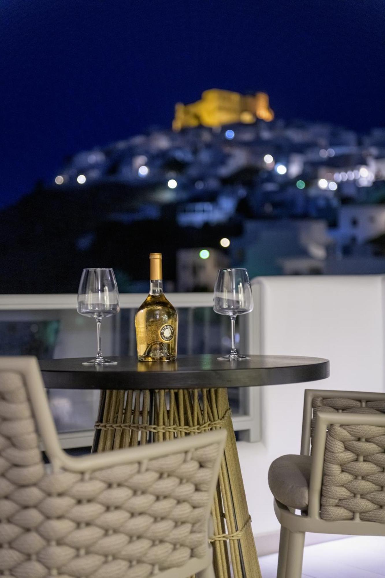 Vivere Luxury Suites Pera Gyalos エクステリア 写真