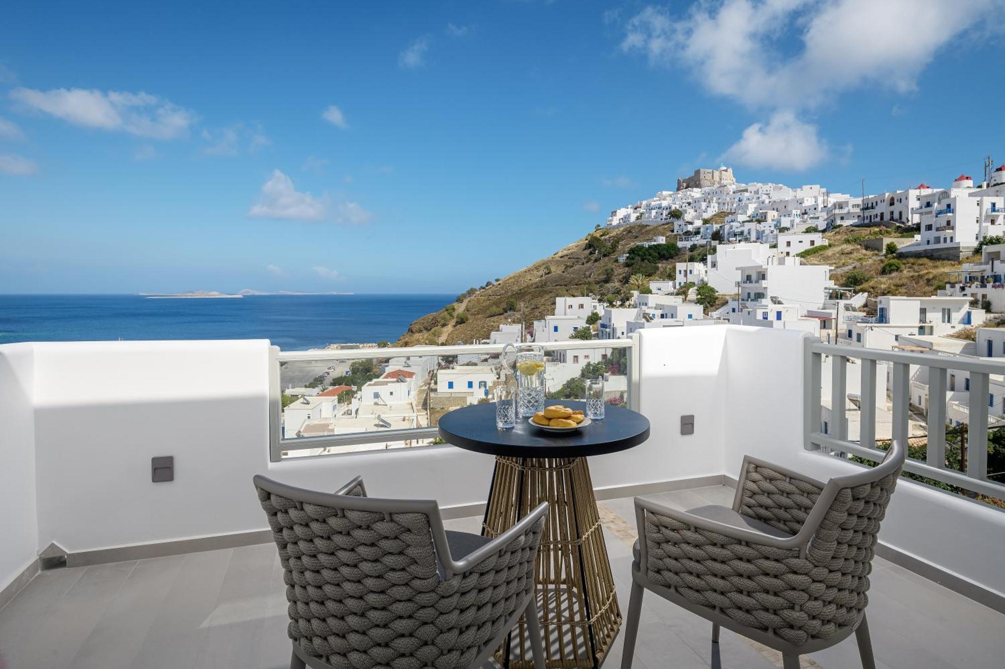 Vivere Luxury Suites Pera Gyalos エクステリア 写真